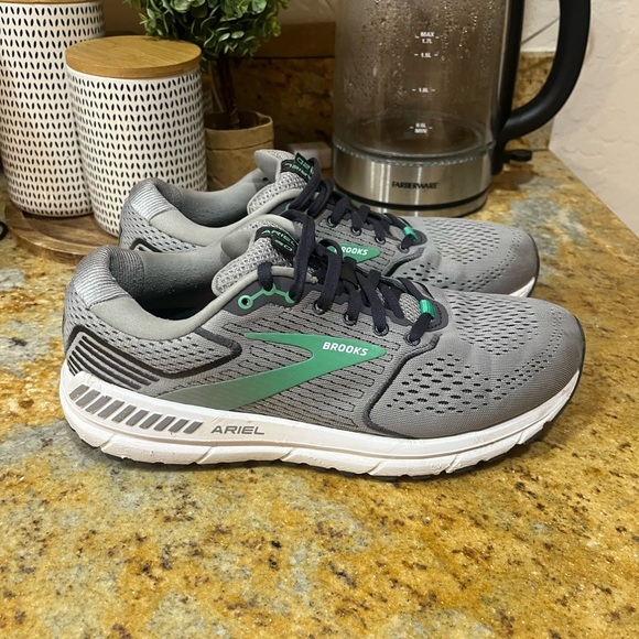Brooks Shoes - Brooks Ariel 20 size 9.5